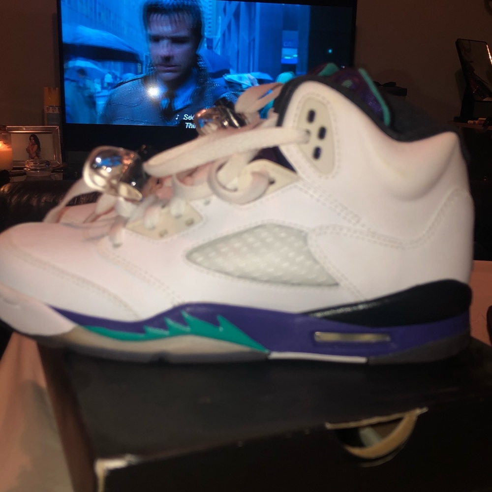 Jordan grape 5 (boys size) - Picture 5 of 5